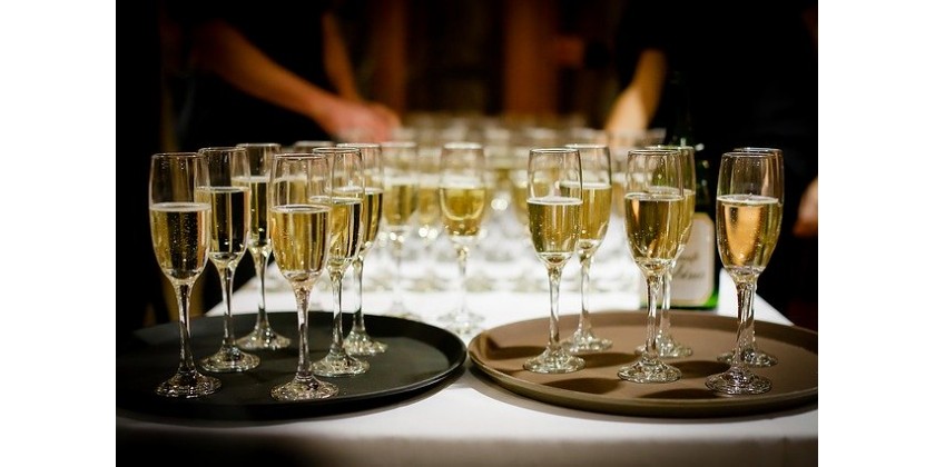 Catering Equipment Trays For Bars And Pubs