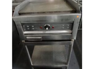 FLAT TOP GRILLER ON STAND