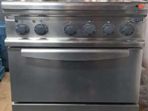 STOVE AND OVEN - 4 PLATE